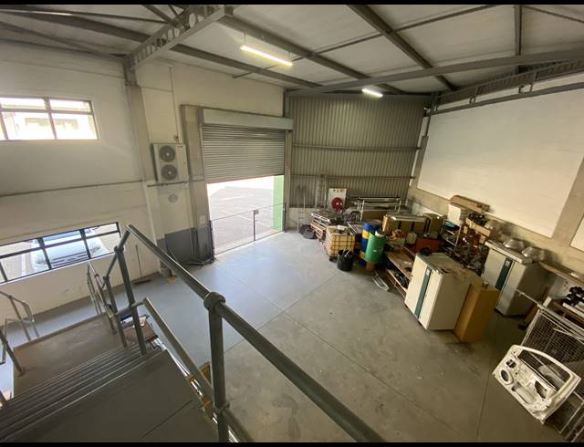 348M² WAREHOUSE TO LET IN CORNUBIA